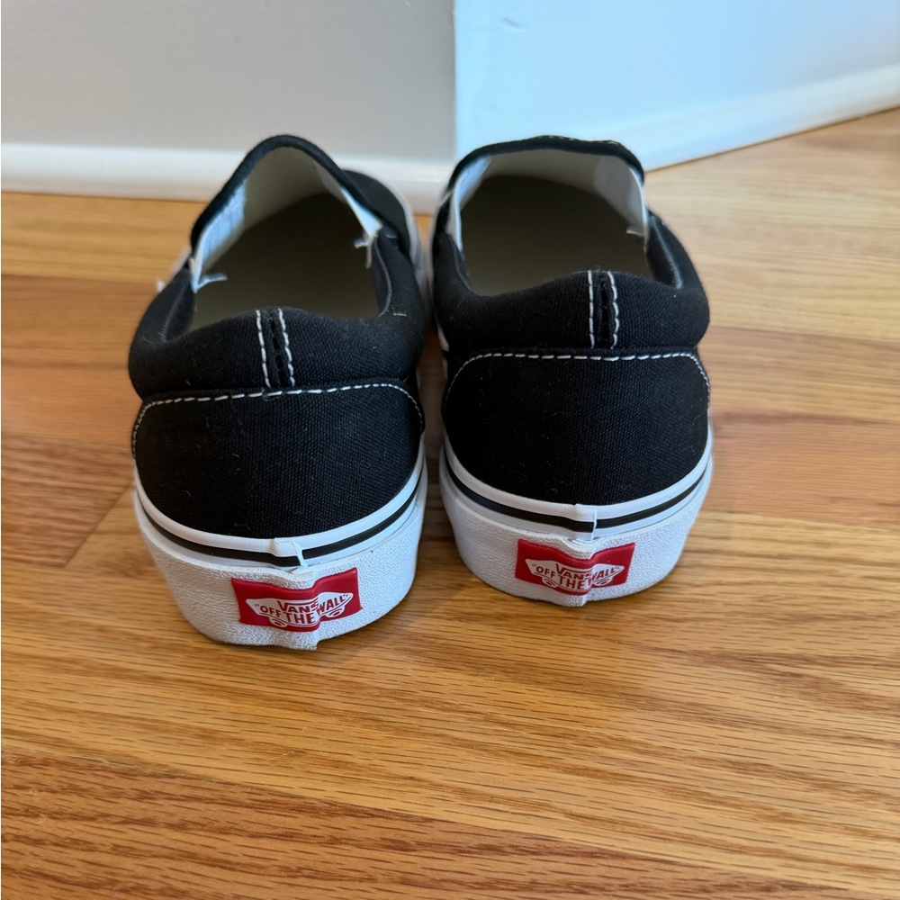 NWT Vans Classic Slip-On Shoes in Black Size 6- White Accents - Picture 7 of 9